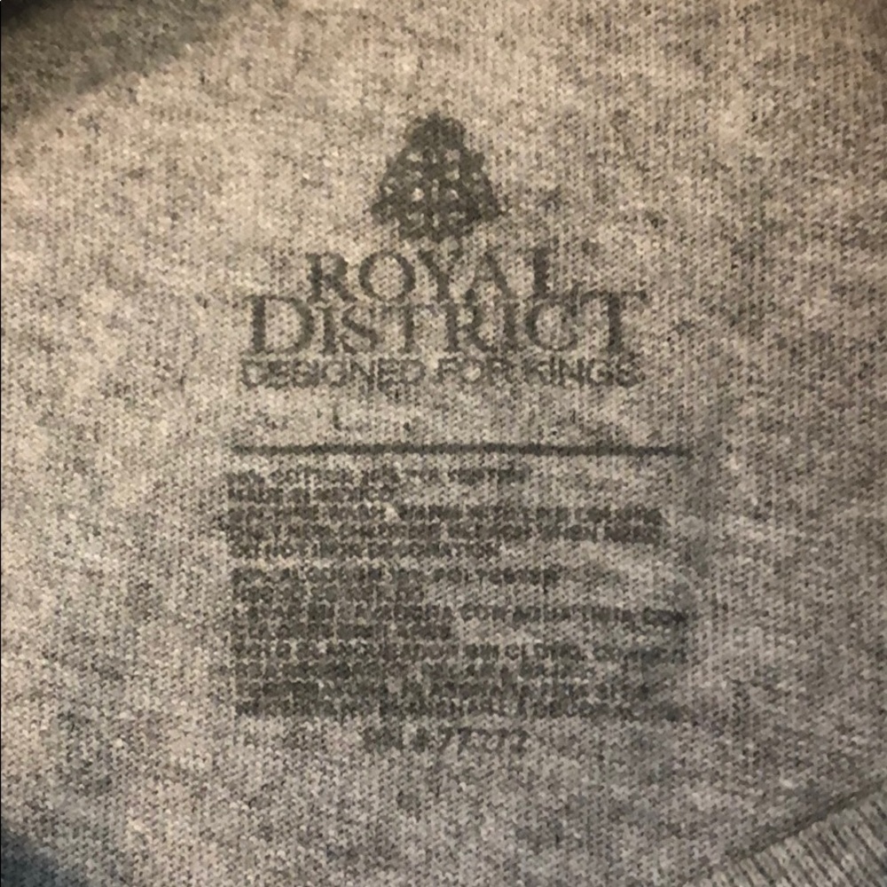 Rare 100% authentic Royal 👑 District t-shirt - L - Picture 3 of 4